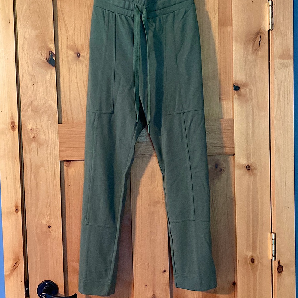 NWT CAbi Everyday Lounger Sz L Olive